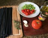 Foto del paso 1 de la receta: Cocina para pareja: Fettucinne nero di seppia colorate