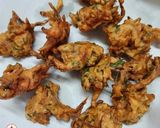 A picture of step 5 of Onion pakoda.