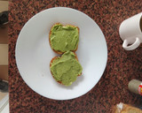 Foto del paso 1 de la receta: Tosta integral de guacamole con huevo de codorniz 🍳