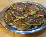 Foto del paso 7 de la receta: Tortitas de calabacín con salsa de yogur