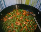Foto langkah ke 3 dari resep Tumis buncis wortel.