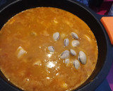 Foto del paso 5 de la receta: Habichuelas con salmón y almejas (alubias)