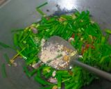 Foto langkah ke 6 dari resep Tumis Kucai Teri Medan.