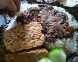 Foto langkah ke 4 dari resep Nasi Bakar Tuna Pedas Buatan Suami.