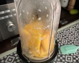 A picture of step 2 of Mango banana smoothie bowl.
