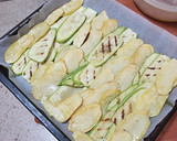 Foto del paso 4 de la receta: Jamoncitos de pollo con panaderas de calabacín y papas