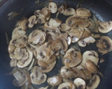 Foto del paso 3 de la receta: Revuelto de champiñón con bastones de pollo