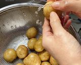 Foto del passaggio 1 della ricetta Patate novelle in umido🥔🇯🇵