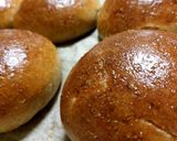 Hamburger zsemle teljes kiőrlésű liszttel recept fázis 9 fotója