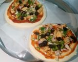 A picture of step 5 of Pita pizza.