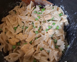 Foto del paso 6 de la receta: Pasta con pollo y chícharos