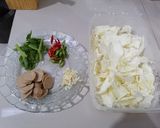 Foto langkah ke 1 dari resep Tumis kubis/kol bakso.