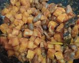 Foto langkah ke 5 dari resep Sambal Goreng Kentang Jantung Ayam.