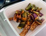 Une image de l'étape 12 de Aubergines chinoises, poivron vert et piments rouges marinés grillés à la plancha.