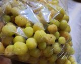 Hình bước làm 1 của món Mứt chùm ruột