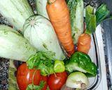 Foto del paso 1 de la receta: Calabacín relleno de vegetales gratinado 🥒