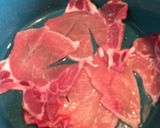Foto del paso 3 de la receta: Chuleta de res en salsa verde