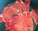 Foto del paso 3 de la receta: Chuleta de res en salsa verde