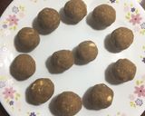 A picture of step 5 of Atta Gud Ladoo / Wheat Flour Jaggery Ladoo.