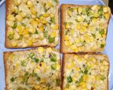 A picture of step 3 of Cheese chilli corn toast.