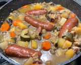 Une image de l'étape 28 de Potée aux saucisses fumées, lard et légumes.