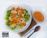 Foto langkah ke 4 dari resep Salad Sayuran Segar Saus Mayo Pedas.