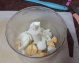Foto del paso 2 de la receta: Ensalada mixta de col y cogollo con langostinos, palitos de cangrejo, piña y salsa rosa