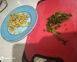 صورة لخطوة 2 من وصفة كوكا بالعجينة المورقة