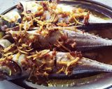 Foto langkah ke 4 dari resep Ikan Geronggong/Cencaru kukus.