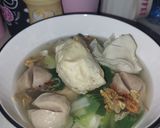 Foto langkah ke 6 dari resep Sup Bakso dan Pangsit.