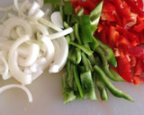 Foto del paso 1 de la receta: Muslitos de pollo con pimientos