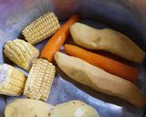 Foto del paso 4 de la receta: Puchero con verduras, osobuco, rabo, falda