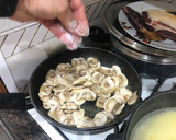 Foto del paso 3 de la receta: Arroz con champiñones y huevo frito
