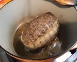 Une image de l'étape 9 de Rôti de cerf mariné, carottes jaunes et sauce brune.
