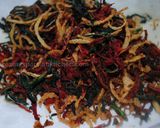 A picture of step 25 of Crispy-colourful fried onions (Persian piaz dagh).