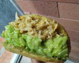 Foto del paso 12 de la receta: Arepa rellena de pollo con salsa de manzana, zanahoria, cebolla y crema...🫓🥙🥯