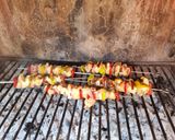 Foto del passaggio 4 della ricetta Spiedini di pollo marinati nella birra scura