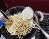 Foto langkah ke 2 dari resep Tumis Tahu Kecambah.