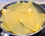 Hình bước làm 1 của món Lasagna sốt thịt bò ba lớp bằng chảo chống dính