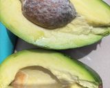 Foto langkah ke 3 dari resep Creamy Avocado Cucumber Salad.