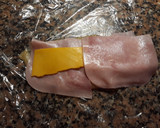 Foto del paso 3 de la receta: Hojaldre de pollo relleno de jamón dulce y queso Cheddar