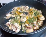 Foto del paso 2 de la receta: Raviolis de ricotta y espinacas con champiñones y crema de nata y cúrcuma
