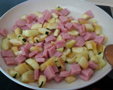 Foto del paso 3 de la receta: Macarrones con jamón York, calabacines y quesitos