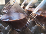 Postre individual de chocolate y caramelo