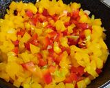 शिमला मिरची - फेटा लेट्युस टॉस (Shimla mirchi / Bell Pepper - Feta Lettuce Toss recipe in marathi) रेसिपी स्टेप 2 फोटो
