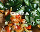 Foto langkah ke 4 dari resep Oseng Kikil Kecap Cabe Ijo Pedas.