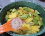 Foto langkah ke 3 dari resep Sup Udang Wortel Nanas.