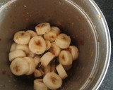A picture of step 3 of Banana dates smoothy.