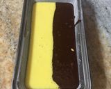 Foto del paso 3 de la receta: Budín bicolor de chocolate y limón a la crema con polvo de postre