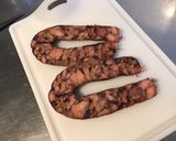 Une image de l'étape 3 de Chorizo noir au vin rouge et oignons caramélisés.